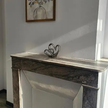 Le Refuge Majestueux - T2 - Wifi-parking- Chateau Apartment