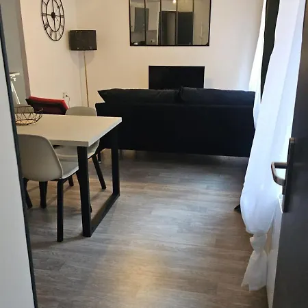 Le Refuge Majestueux - T2 - Wifi-parking- Chateau Apartment Sedan