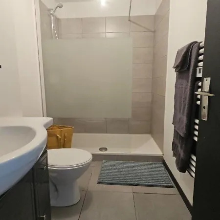 Le Refuge Majestueux - T2 - Wifi-parking- Chateau Apartment
