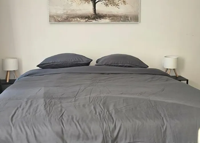 Le Refuge Majestueux - T2 - Wifi-parking- Chateau Apartment