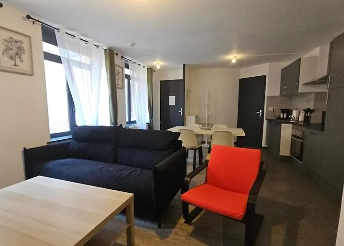 Le Refuge Majestueux - T2 - Wifi-parking- Chateau Apartment