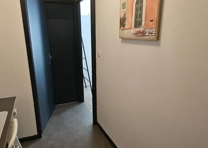 Le Refuge Majestueux - T2 - Wifi-parking- Chateau Apartment