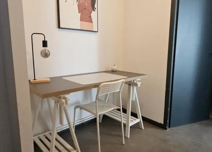 Le Refuge Majestueux - T2 - Wifi-parking- Chateau Sedan