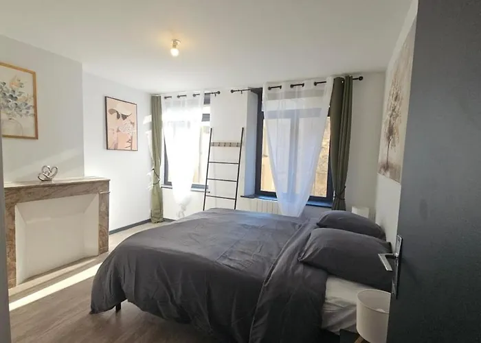 Le Refuge Majestueux - T2 - Wifi-parking- Chateau * Sedan