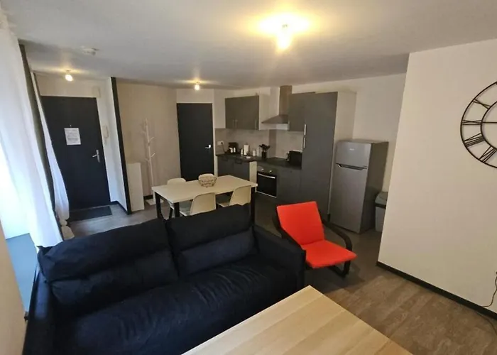 Le Refuge Majestueux - T2 - Wifi-parking- Chateau Apartment