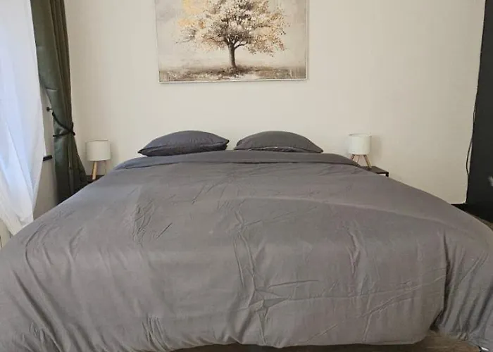 Le Refuge Majestueux - T2 - Wifi-parking- Chateau