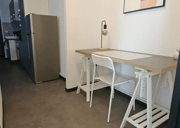 Le Refuge Majestueux - T2 - Wifi-parking- Chateau Sedan