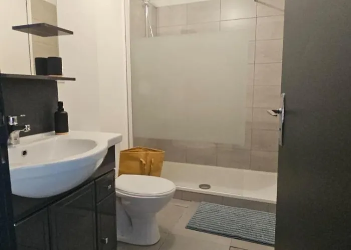 Le Refuge Majestueux - T2 - Wifi-parking- Chateau