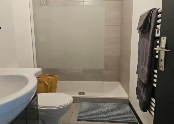 Le Refuge Majestueux - T2 - Wifi-parking- Chateau Apartment